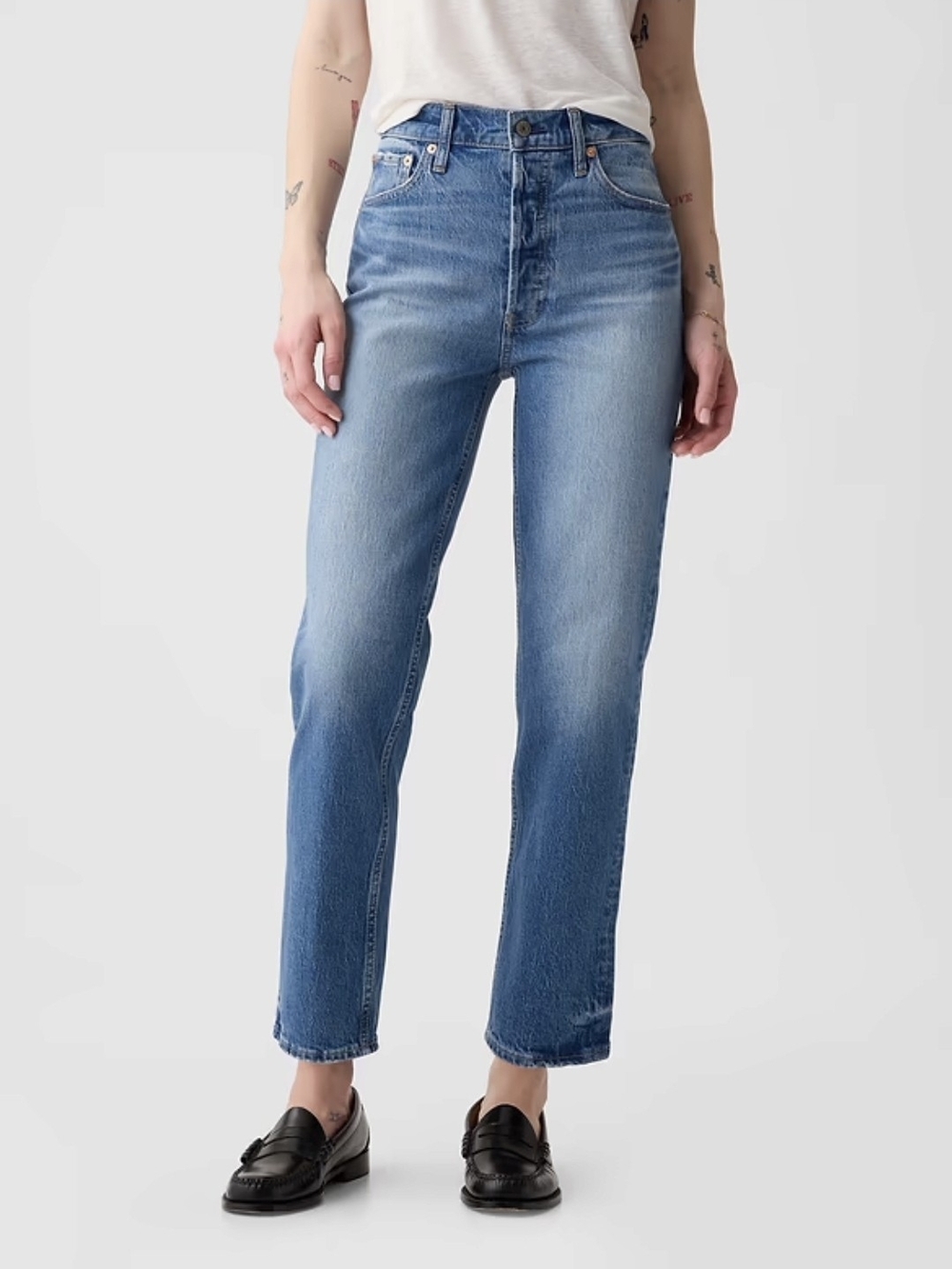 GAP Classic Straight Leg Jeans in Light Blue Wash